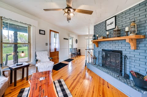 Country Escape: Log Cabin Near Kentucky Lake! House in Kentucky