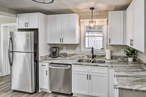 ~ 7 Mi to Downtown! Nashville Home Rental House in Nashville