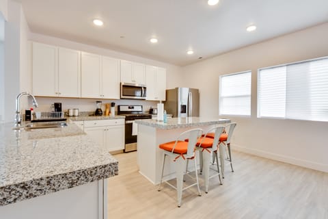 South Salt Lake Townhome - Family Friendly! Apartment in Millcreek