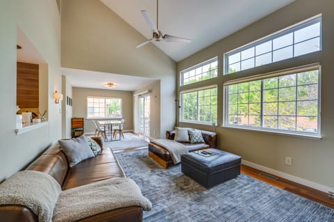 13 Mi to Dtwn Denver: Arvada Townhome w/ Deck Apartment in Arvada