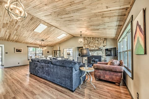 Ruidoso 'Memories Mountain Retreat' w/ Hot Tub! House in Ruidoso