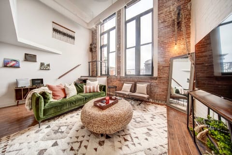 Waterfront Cleveland Apt ~ 1 Mi to Downtown Apartment in Ohio City