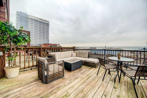 Waterfront Cleveland Apt ~ 1 Mi to Downtown Apartment in Ohio City