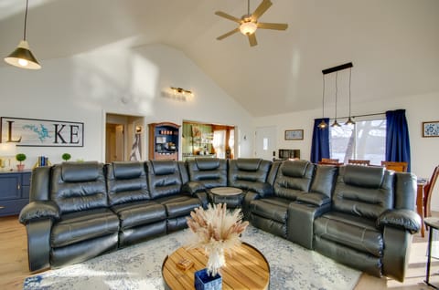 Lake View Cottage: Lake Ozarks Getaway House in Lake of the Ozarks