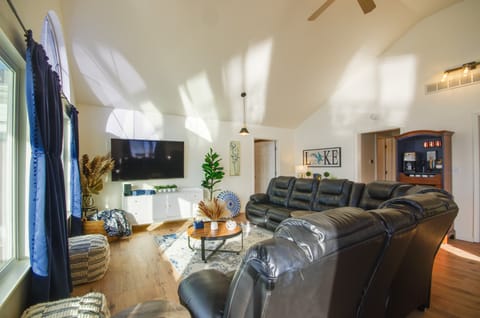 Lake View Cottage: Lake Ozarks Getaway House in Lake of the Ozarks