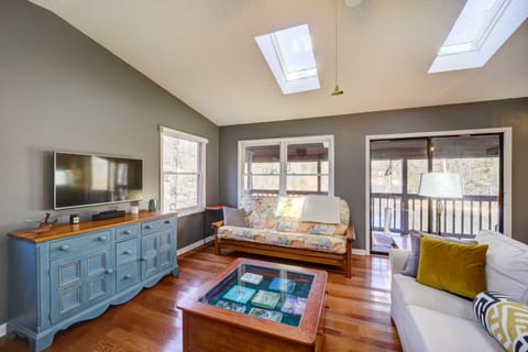 Lakefront Butler Retreat w/ Hot Tub & Dock! House in Watauga Lake