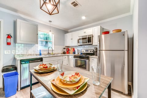 Convenient ATL World Cup HQ: Yard, 6 Mi to Stadium House in Atlanta