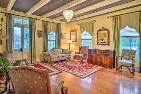 Vintage Louisiana Vacation Rental Home House in False River