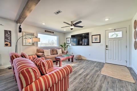 Boho Mountain Home Escape, Walk to Marina! House in Norfork Lake