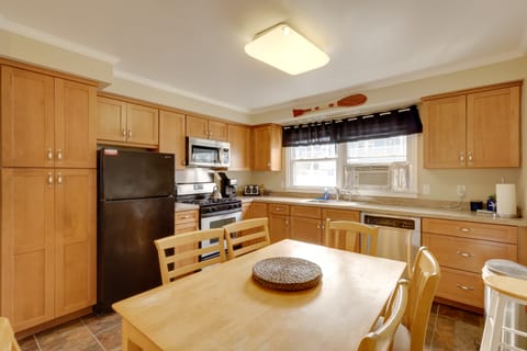 Walk to Bay & Ocean City Beach! 'English Condo' Apartment in Ocean City