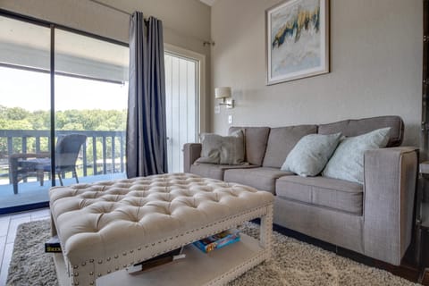 Condo w/ Community Pool & Boat Ramp in Osage Beach Apartment in Osage Beach