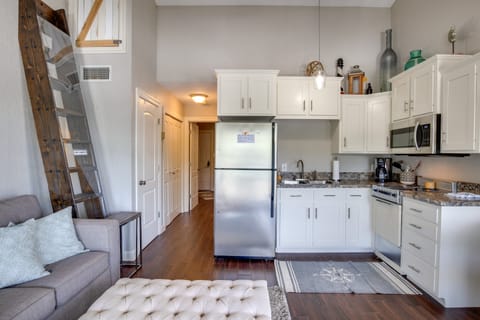 Condo w/ Community Pool & Boat Ramp in Osage Beach Apartment in Osage Beach