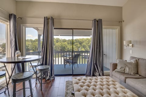 Condo w/ Community Pool & Boat Ramp in Osage Beach Apartment in Osage Beach