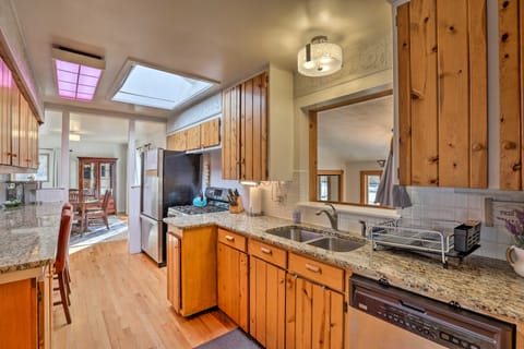 5 Mi to Dtwn Denver: Peaceful Lakewood Home! House in Lakewood