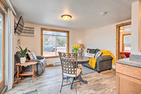 Waterfront Castle Rock Lake Cabin w/ Deck & Grill House in Castle Rock Lake