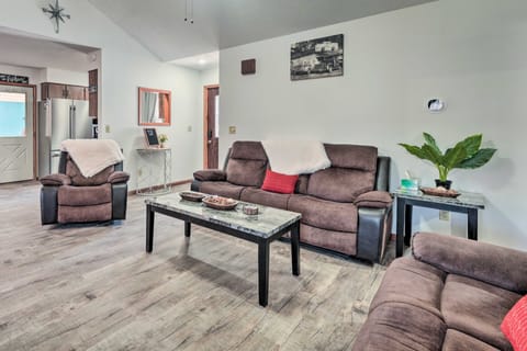 Missouri Retreat ~ 7 Mi to Silver Dollar City House in Table Rock Lake