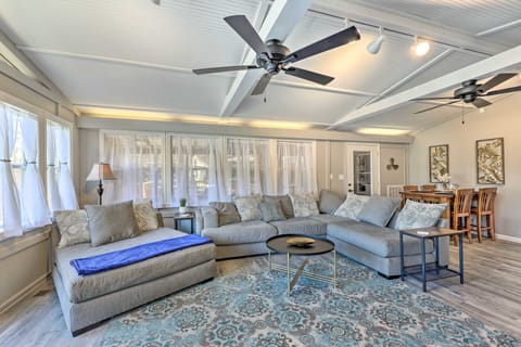 Private Dock & Deck: Lakefront Hot Springs Home! House in Rockwell