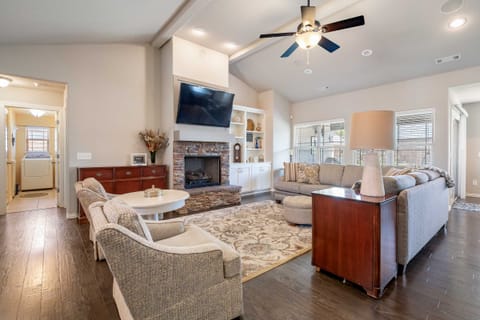 Near Hiking & Biking: Convenient Home in Rogers! House in Rogers