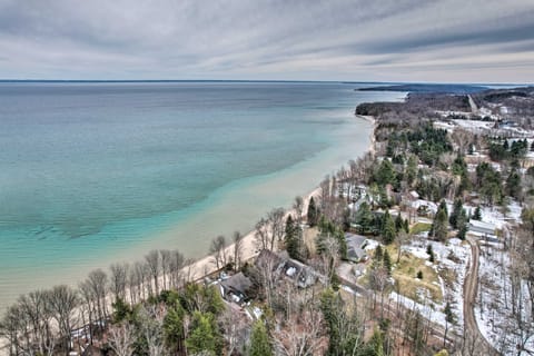 Getaway on Crystal Clear Lake: Main & Guest House! House in Michigan