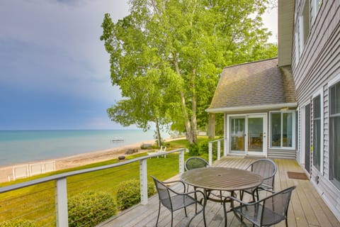 Getaway on Crystal Clear Lake: Main & Guest House! House in Michigan