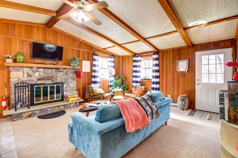 Pet-Friendly Home w/ Deck at Big Bass Lake! House in Pocono Mountains