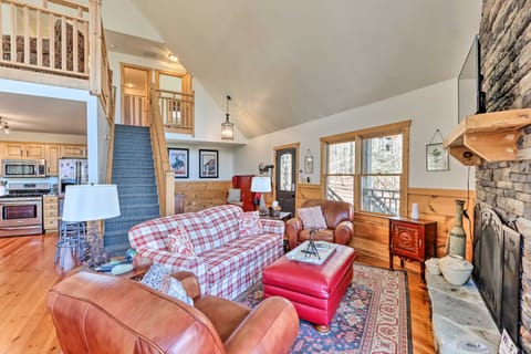 Resort-Style Home w/ Hot Tub in Ellijay Cottage in Georgia