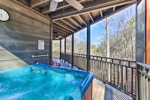 Resort-Style Home w/ Hot Tub in Ellijay Cottage in Georgia