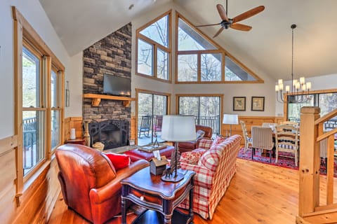 Resort-Style Home w/ Hot Tub in Ellijay Cottage in Georgia