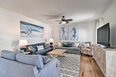 Pool Access & Steps to Beach: Coastal Getaway! Apartment in Alabama