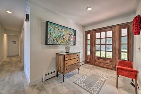 2 Living Areas, Tennis! Waterfront Suttons Bay Gem House in Suttons Bay