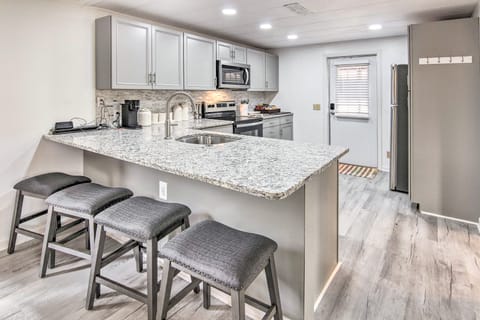 Cozy Asheville Cottage w/ Grill & Fire Pit! Cottage in Buncombe County