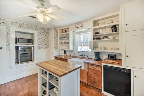 Charming Home Near Downtown Fredericksburg! House in Fredericksburg