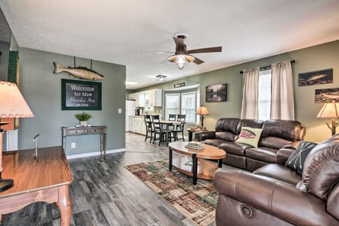 Renovated Fishing Paradise w/ Private Yard House in Flippin