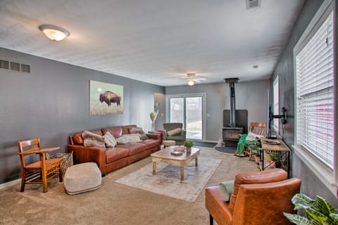 Peaceful Cottage ~ 8 Mi to Downtown Toledo! Cottage in Toledo