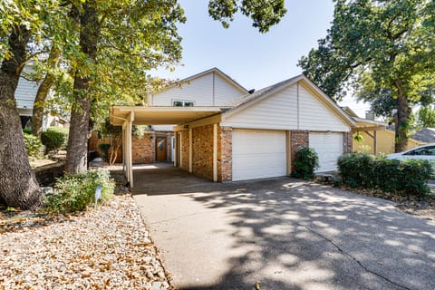 4 Mi to World Cup: Fort Worth Townhome! Apartment in Arlington