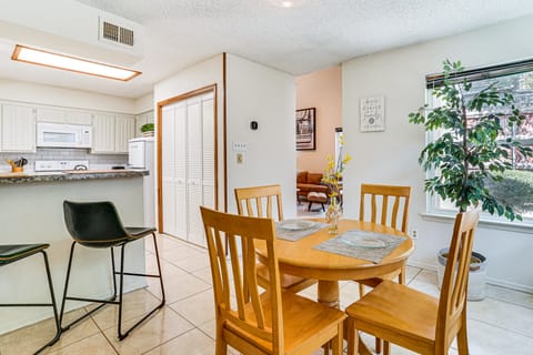 4 Mi to World Cup: Fort Worth Townhome! Apartment in Arlington