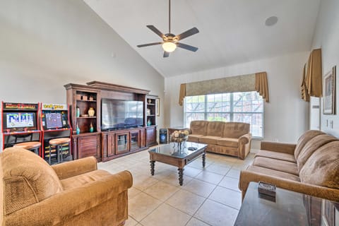 Spacious Family Home w/ Pool - 3 Mi to Disney House in Four Corners