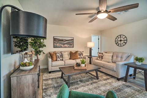 Golfer's Haven! Gem w/ Patio & Grill in Sun City House in Sun City