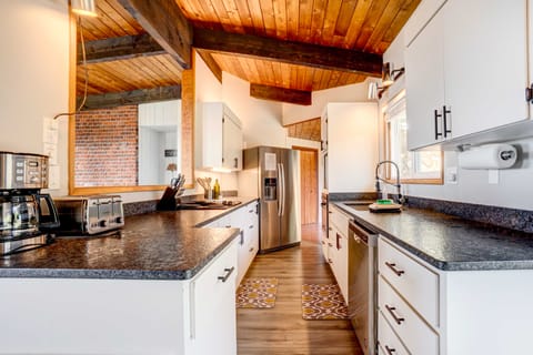 'Ocean Vista' Gold Beach Getaway! House in Gold Beach