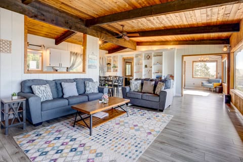 'Ocean Vista' Gold Beach Getaway! House in Gold Beach