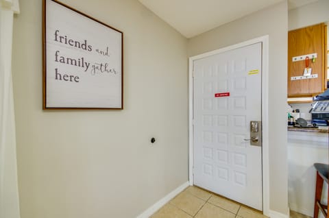 Ozarks Vacation Rental Condo w/ Lake View! Apartment in Village Four Seasons