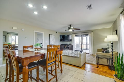 Ozarks Vacation Rental Condo w/ Lake View! Apartment in Village Four Seasons