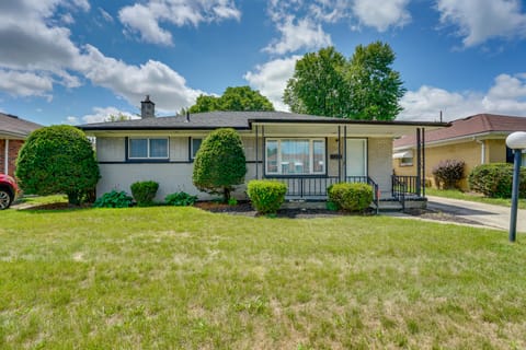 Westland Home w/ Yard ~ 20 Mi to Downtown Detroit! House in Westland