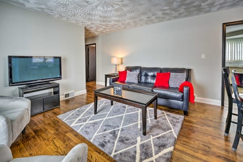 Westland Home w/ Yard ~ 20 Mi to Downtown Detroit! House in Westland