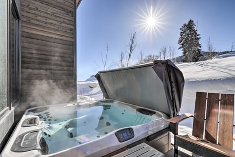 Luxe Park City Townhome w/ Hot Tub: 1/2 Mi to Lift Apartment in Wasatch County