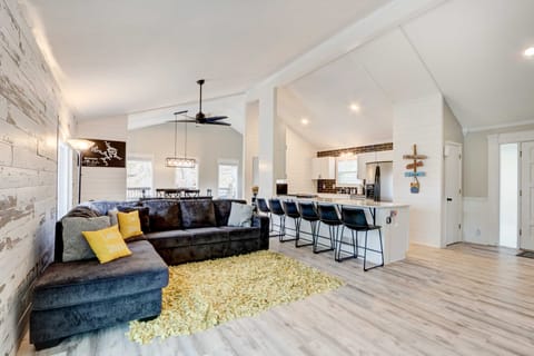 Lakefront Vacation Rental with Dock & Views! House in Ozark Mountains