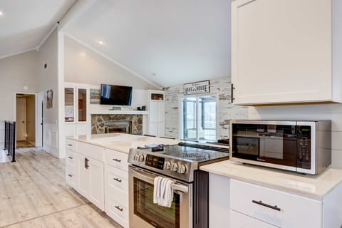 Lakefront Vacation Rental with Dock & Views! House in Ozark Mountains