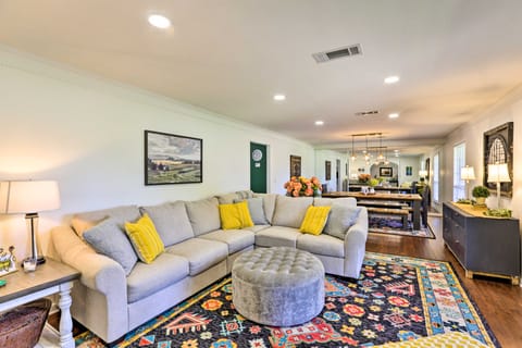 Sunny Florida Abode - Patio, Pool, & Fire Pit House in Alabama