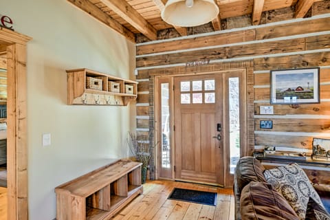 Hot Tub & Fire Pit: Getaway Near Nantahala Gorge! House in Tennessee