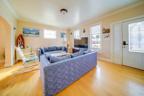 1 Block to Bridge Street: Lake Erie Vacation Home! House in Lake Erie